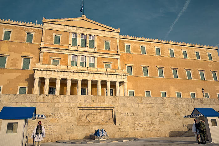 Parlament und das Grabmal des unbekannten Soldaten in Athen