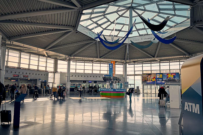 Flughafentransfer Athen Terminal Aufgang zu Metrostation